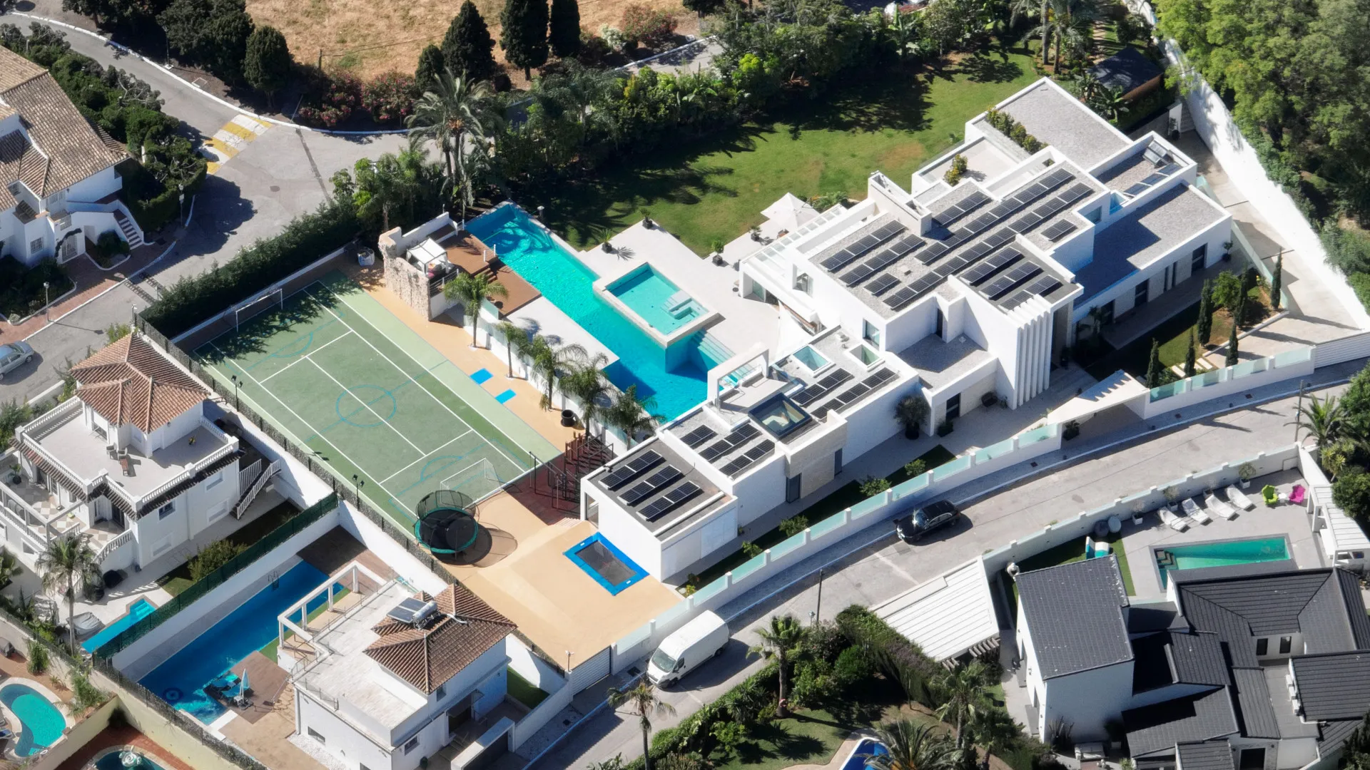 Villa en venta en El Paraiso con 7 dormitorios
