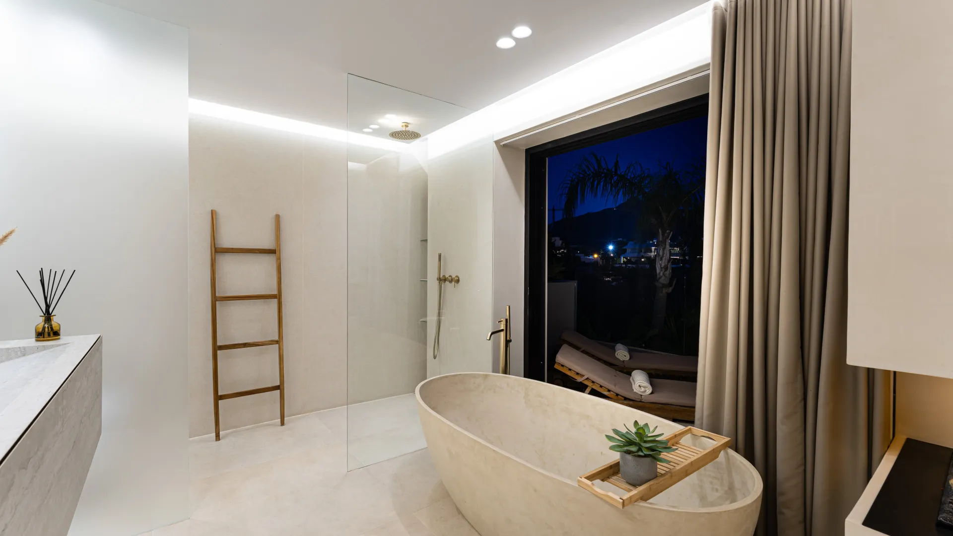 Nueva Andalucia 5 bedrooms villa for sale