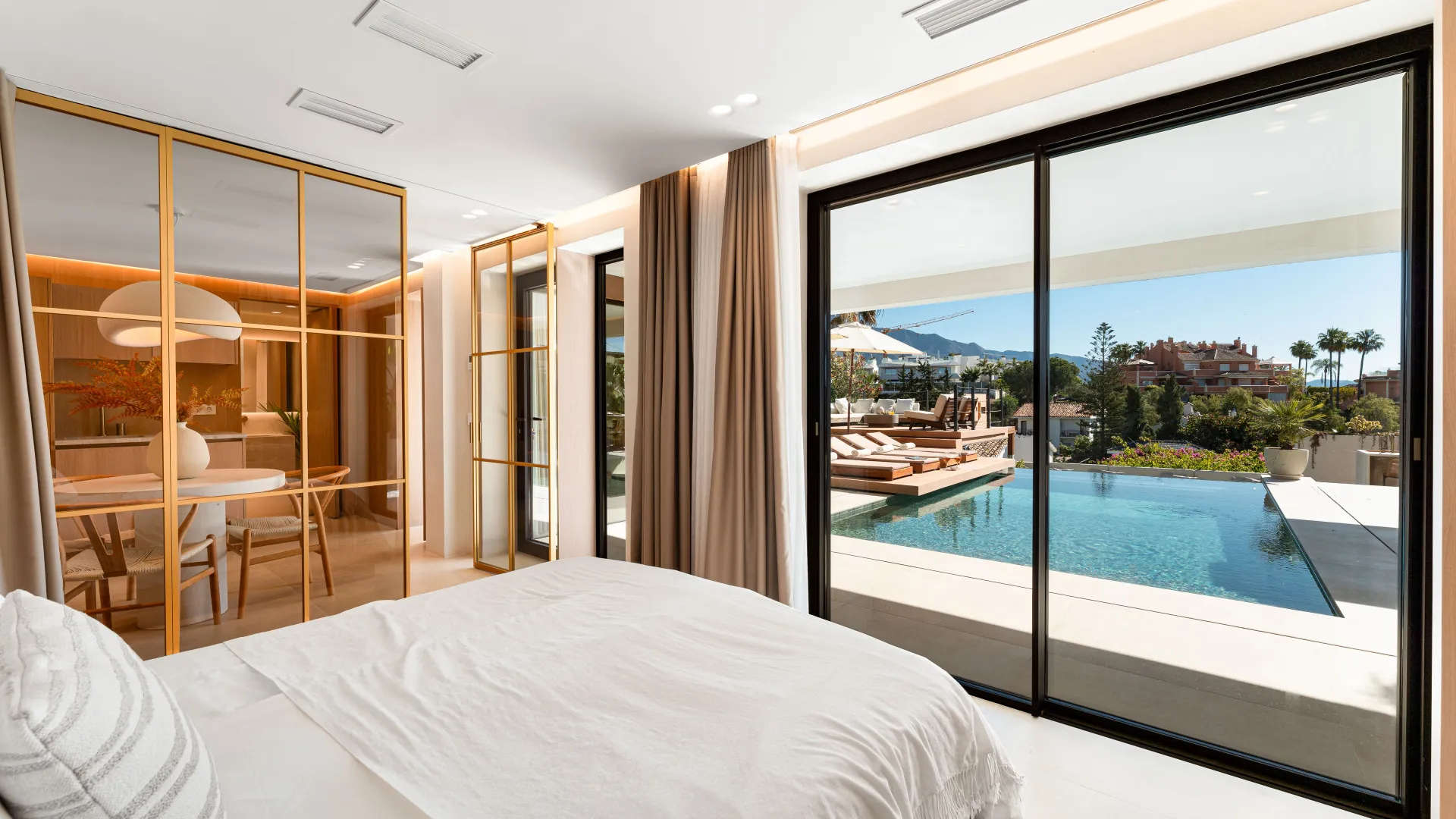 Nueva Andalucia 5 bedrooms villa for sale
