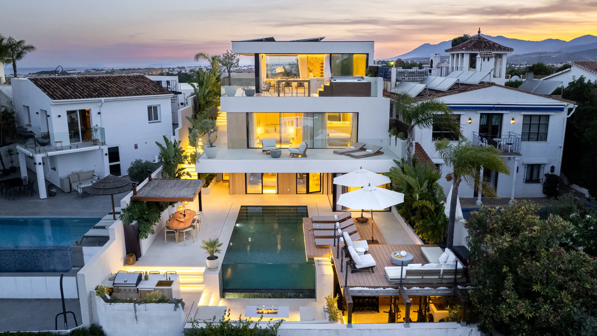 Nueva Andalucia 5 bedrooms villa for sale