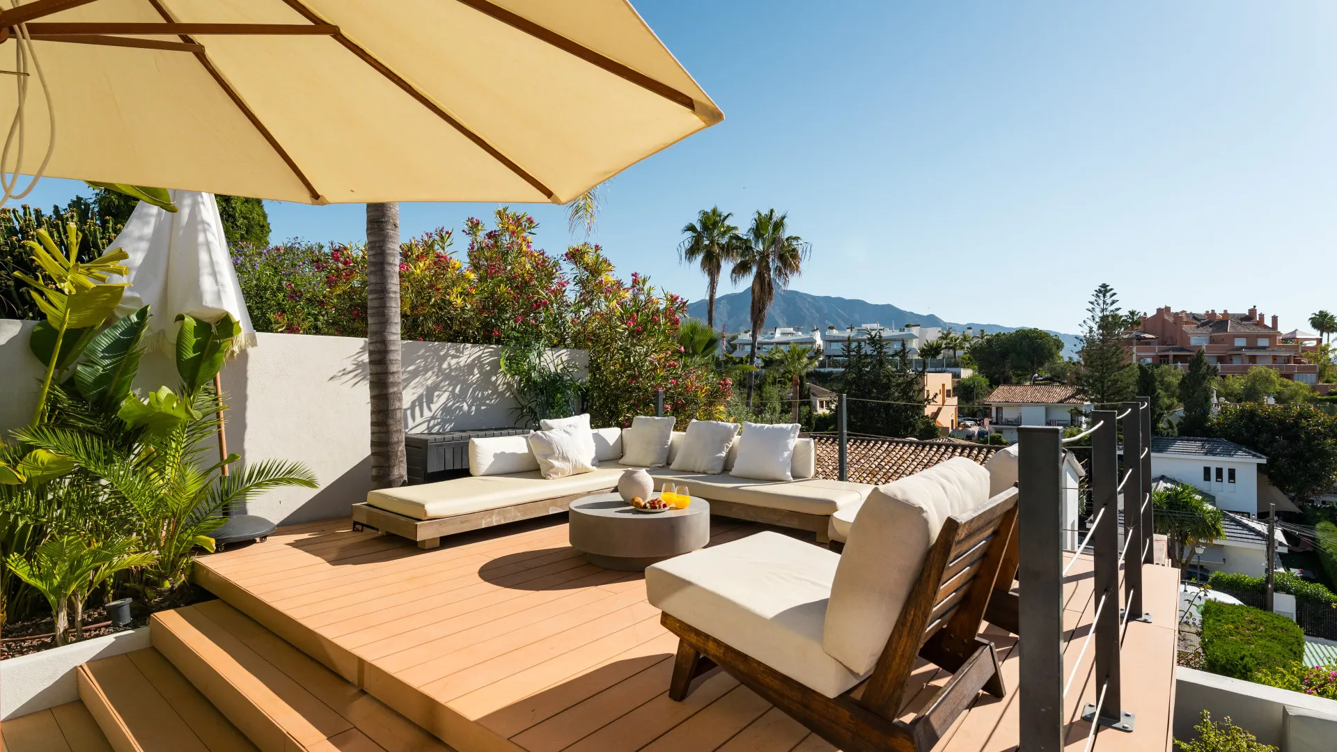 Nueva Andalucia 5 bedrooms villa for sale