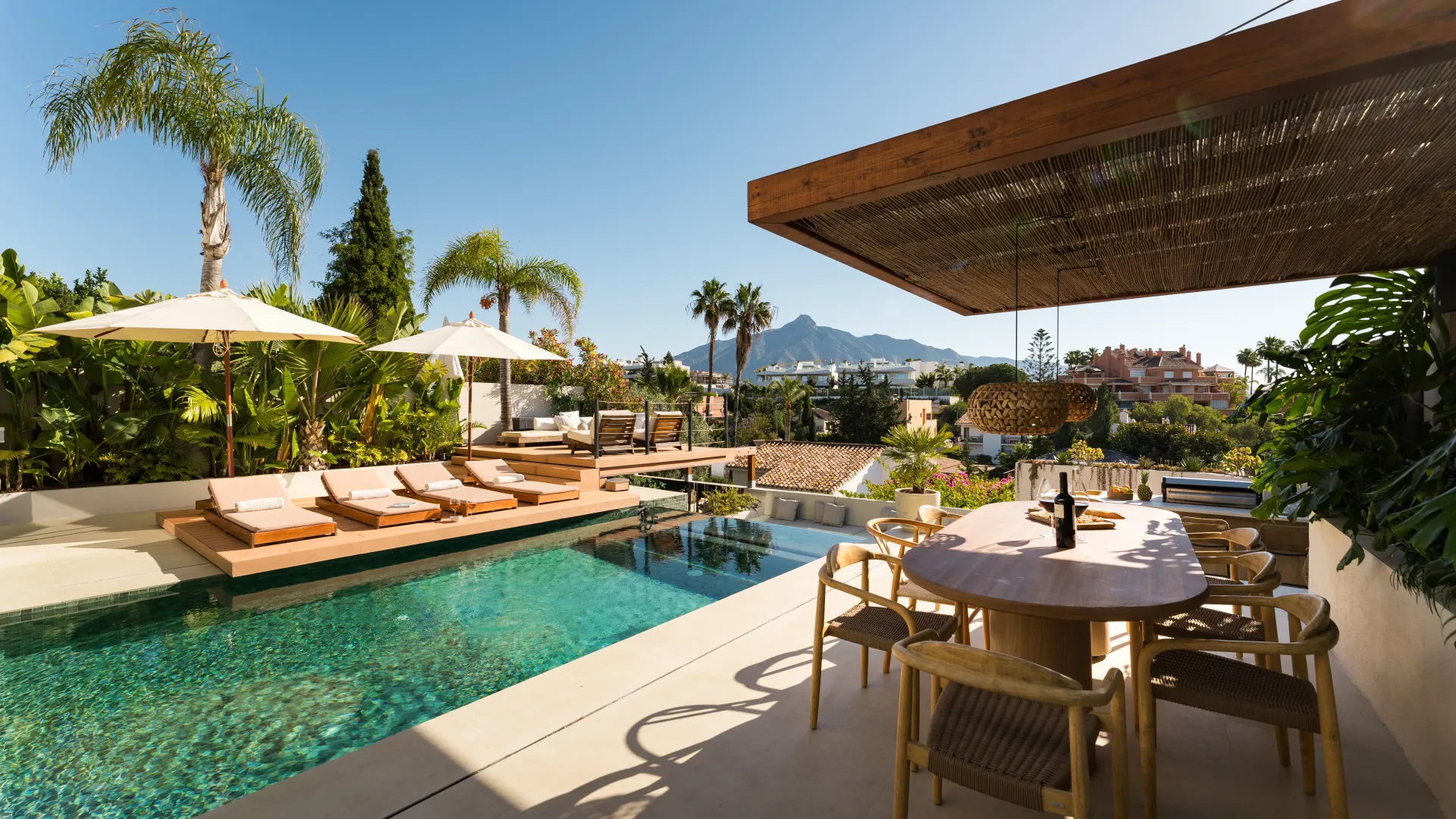 Nueva Andalucia 5 bedrooms villa for sale