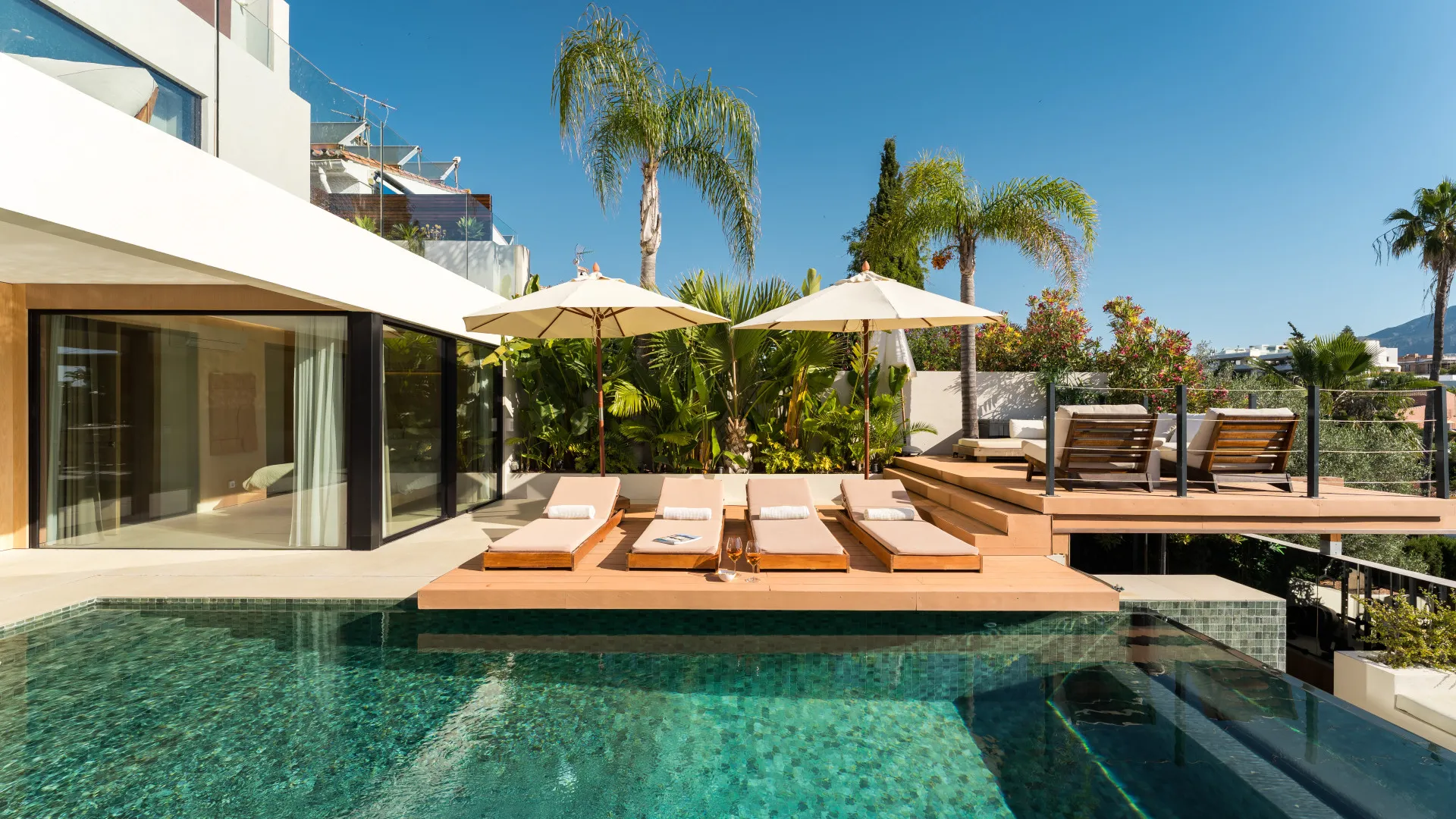Nueva Andalucia 5 bedrooms villa for sale