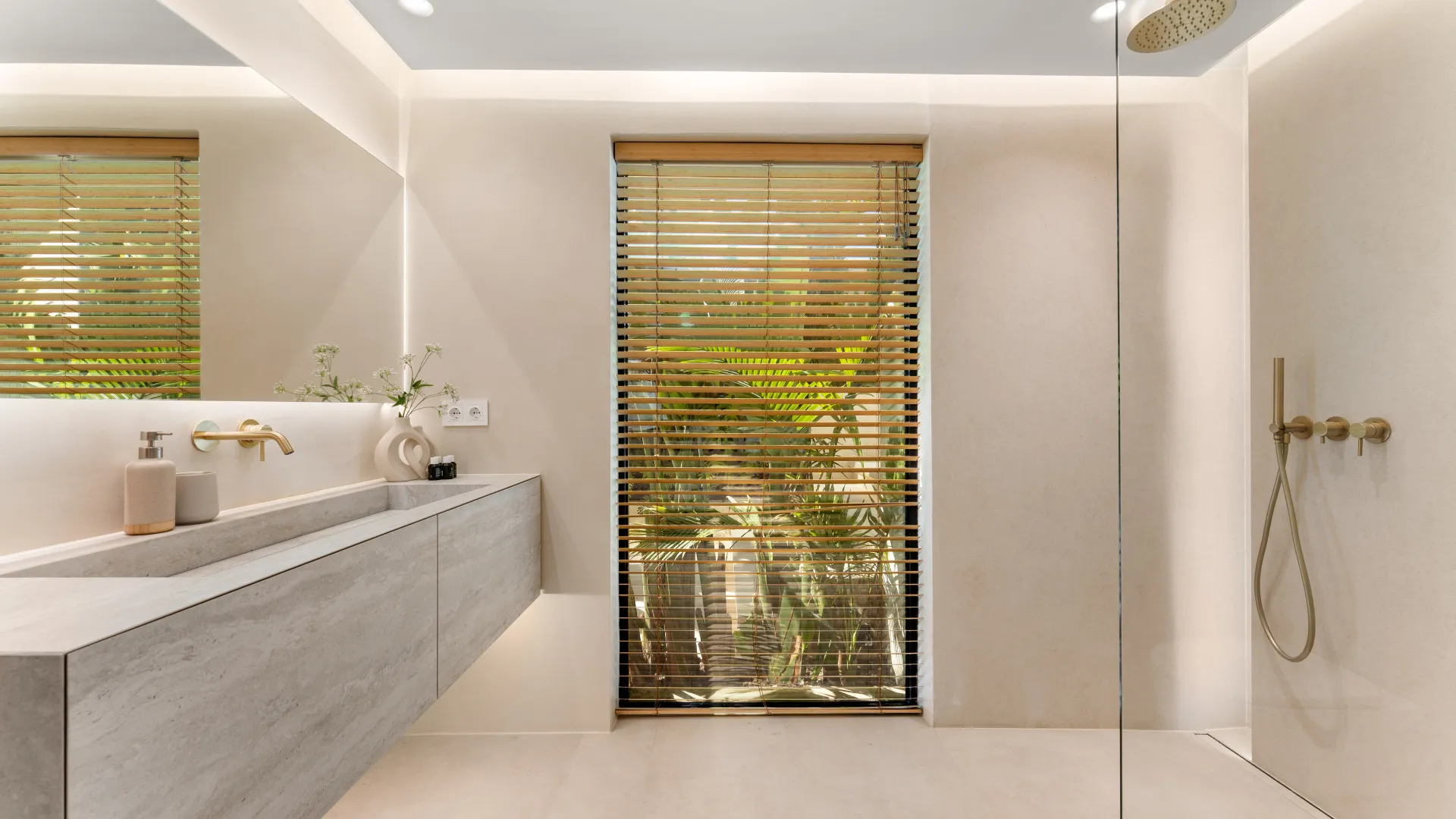 Nueva Andalucia 5 bedrooms villa for sale