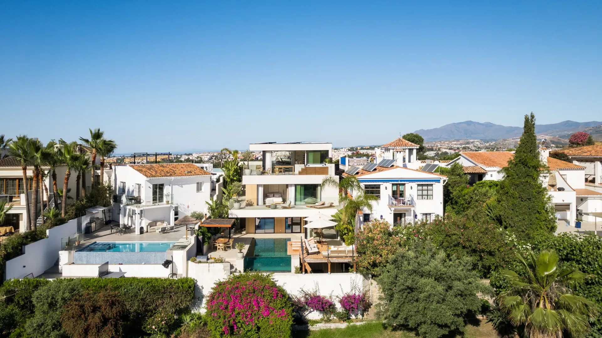 Nueva Andalucia 5 bedrooms villa for sale