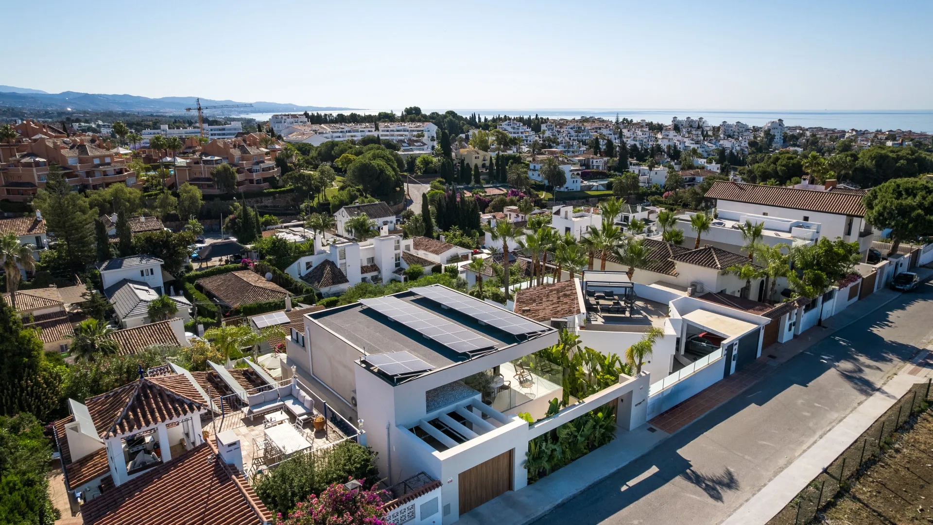 Nueva Andalucia 5 bedrooms villa for sale