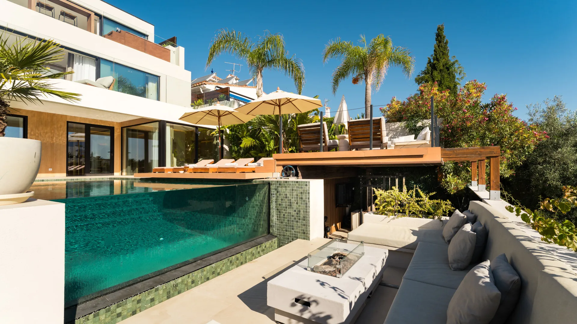 Nueva Andalucia 5 bedrooms villa for sale