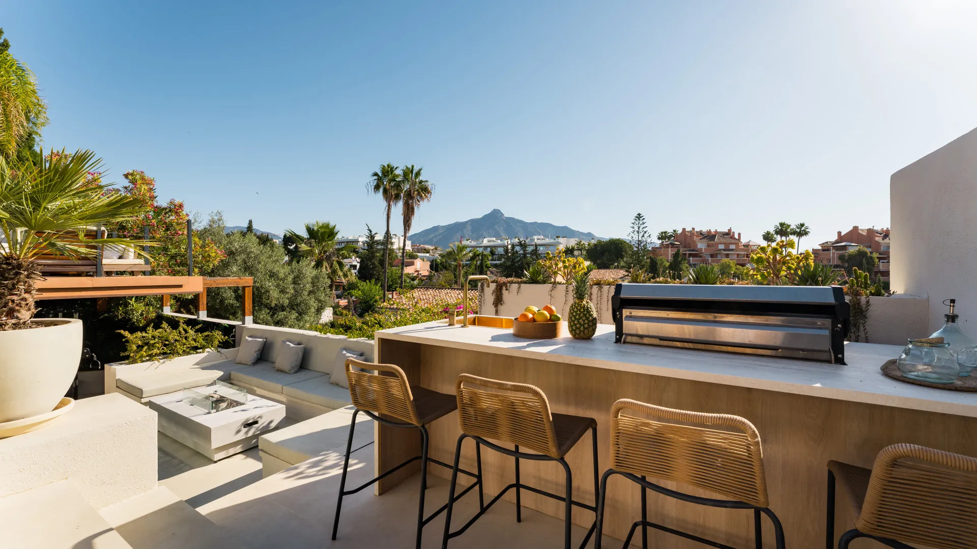 Nueva Andalucia 5 bedrooms villa for sale