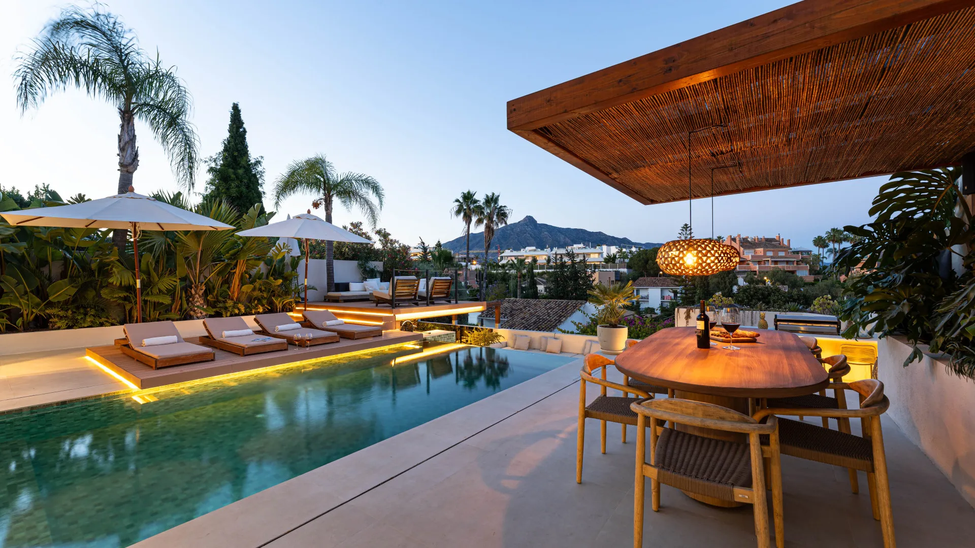 Nueva Andalucia 5 bedrooms villa for sale