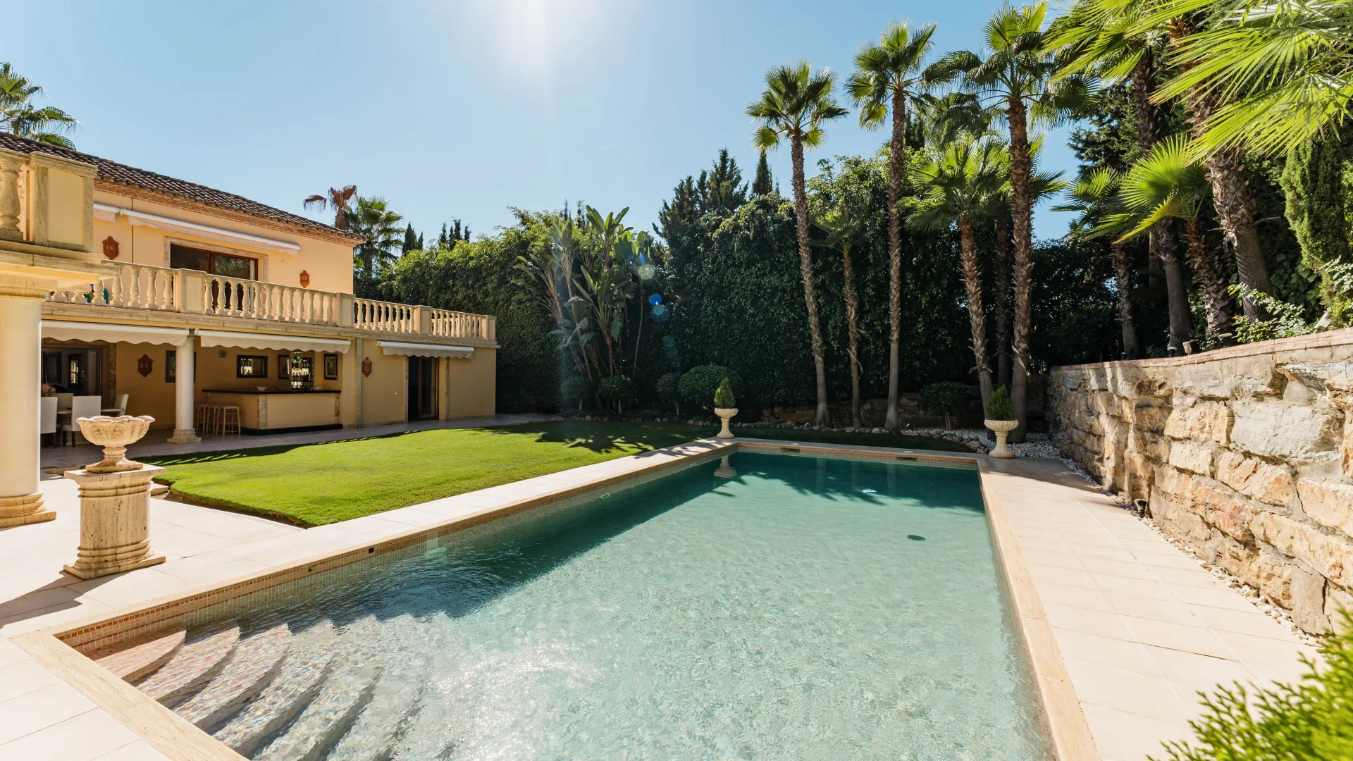 Buy Nueva Andalucia villa with 5 bedrooms