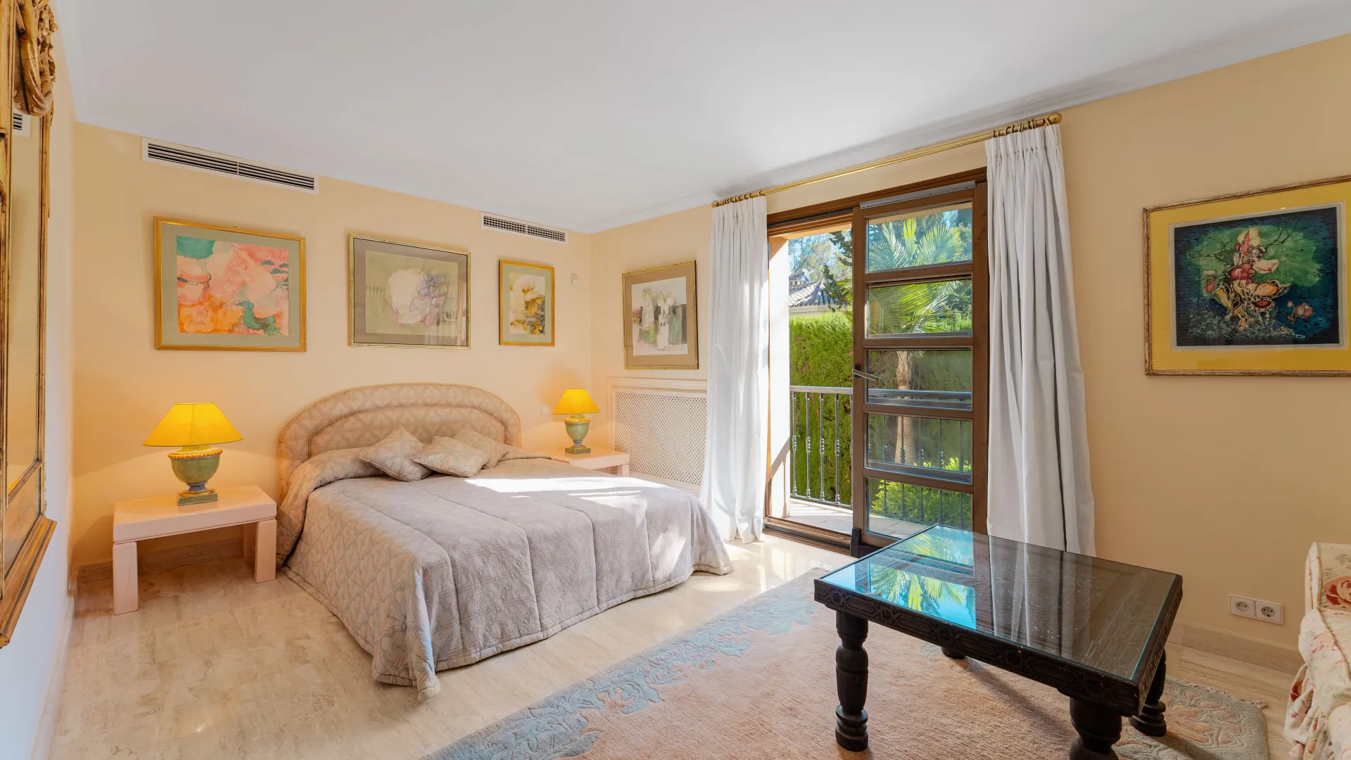 Buy Nueva Andalucia villa with 5 bedrooms