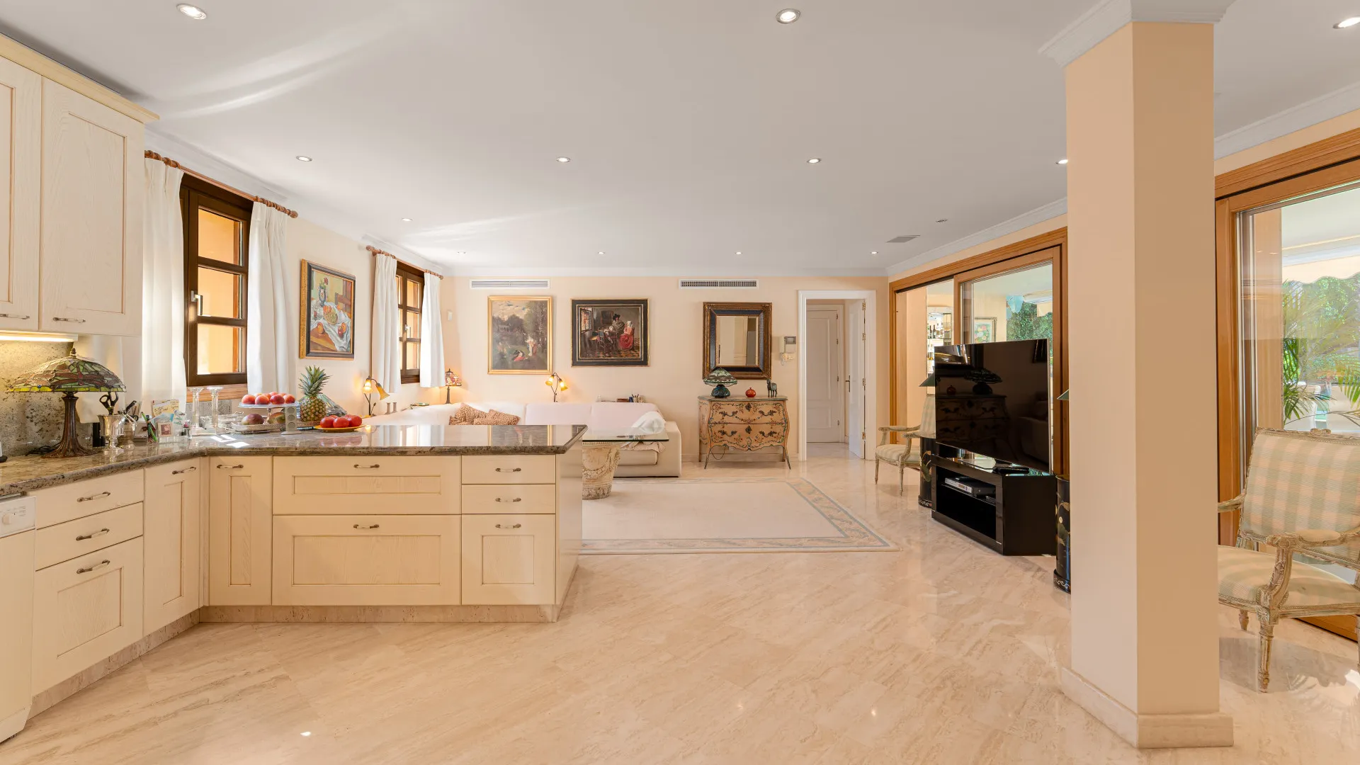 Buy Nueva Andalucia villa with 5 bedrooms