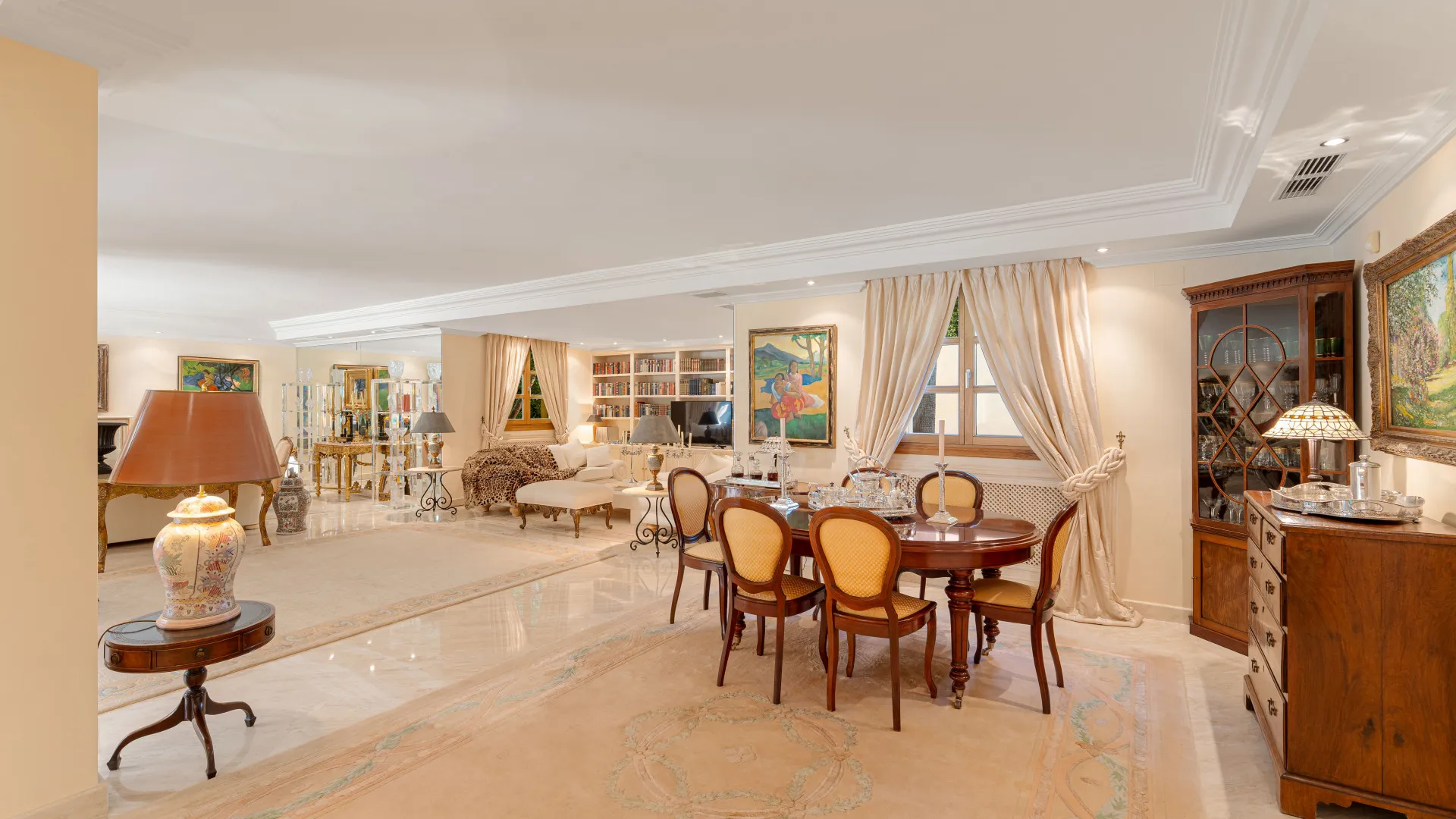 Buy Nueva Andalucia villa with 5 bedrooms