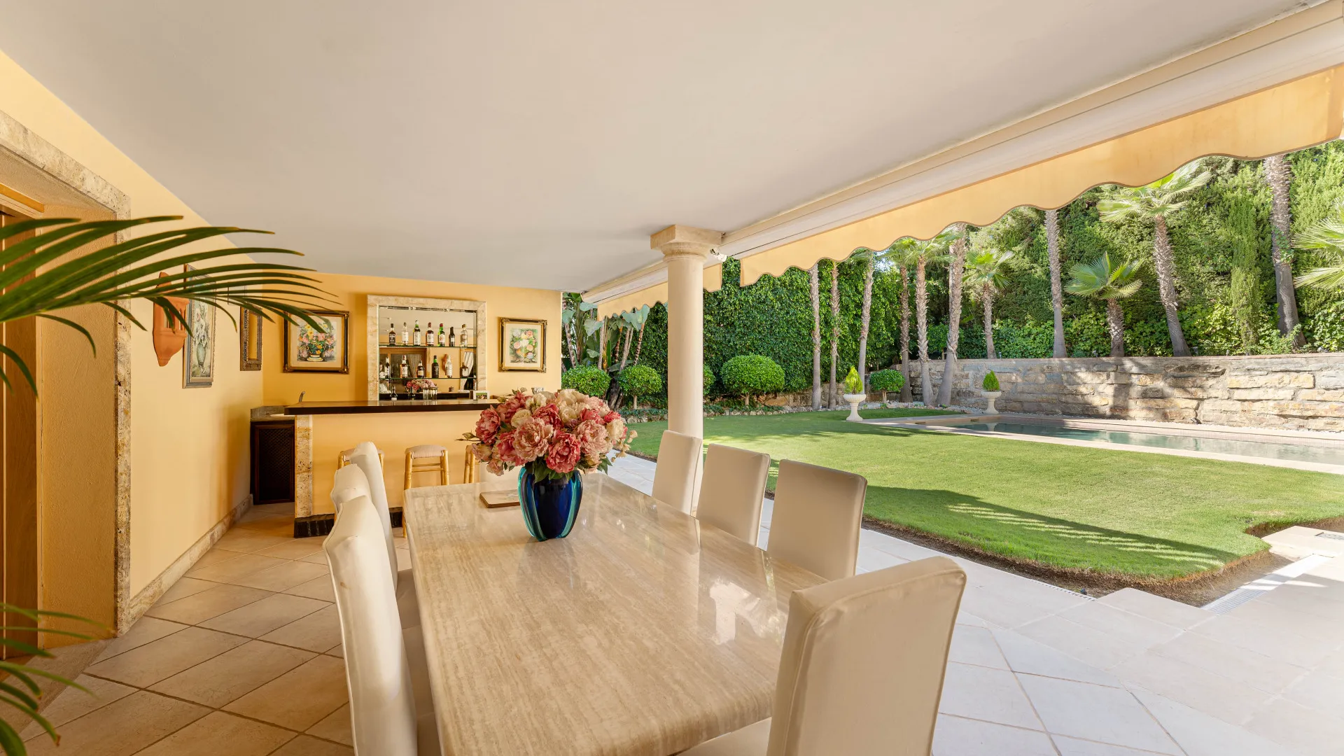 Buy Nueva Andalucia villa with 5 bedrooms