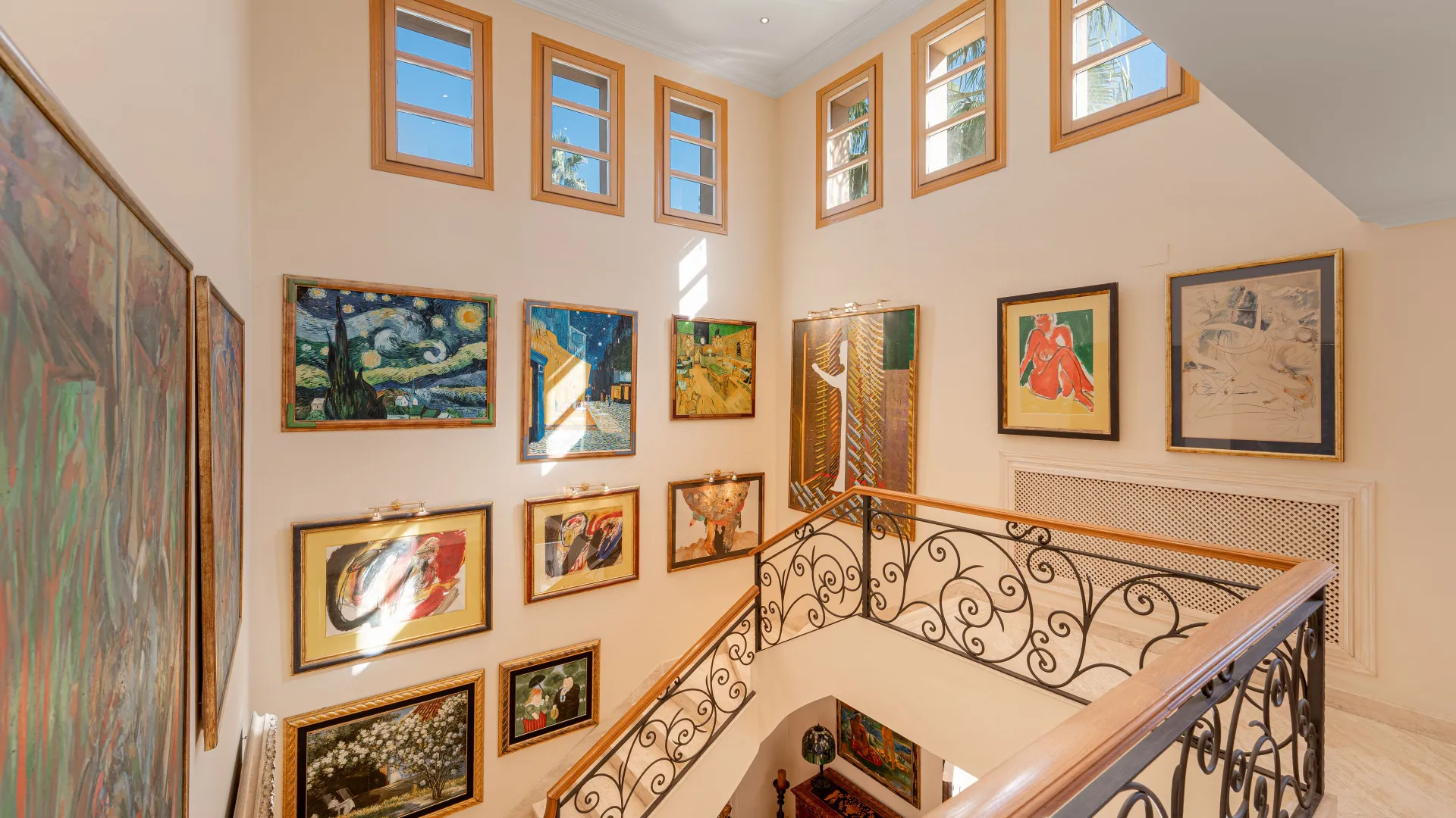 Buy Nueva Andalucia villa with 5 bedrooms