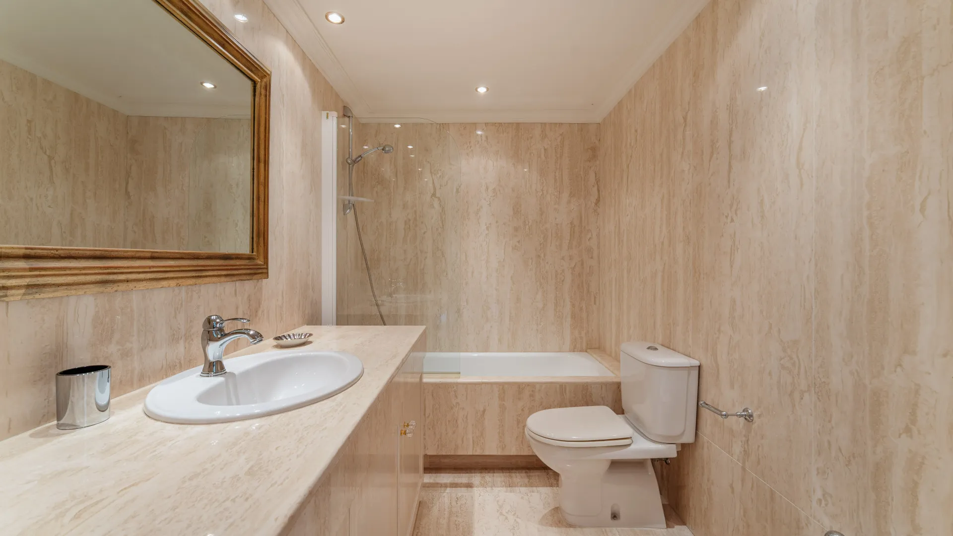 Buy Nueva Andalucia villa with 5 bedrooms