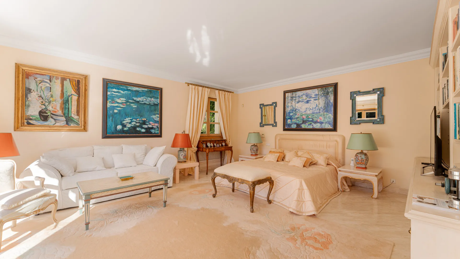 Buy Nueva Andalucia villa with 5 bedrooms