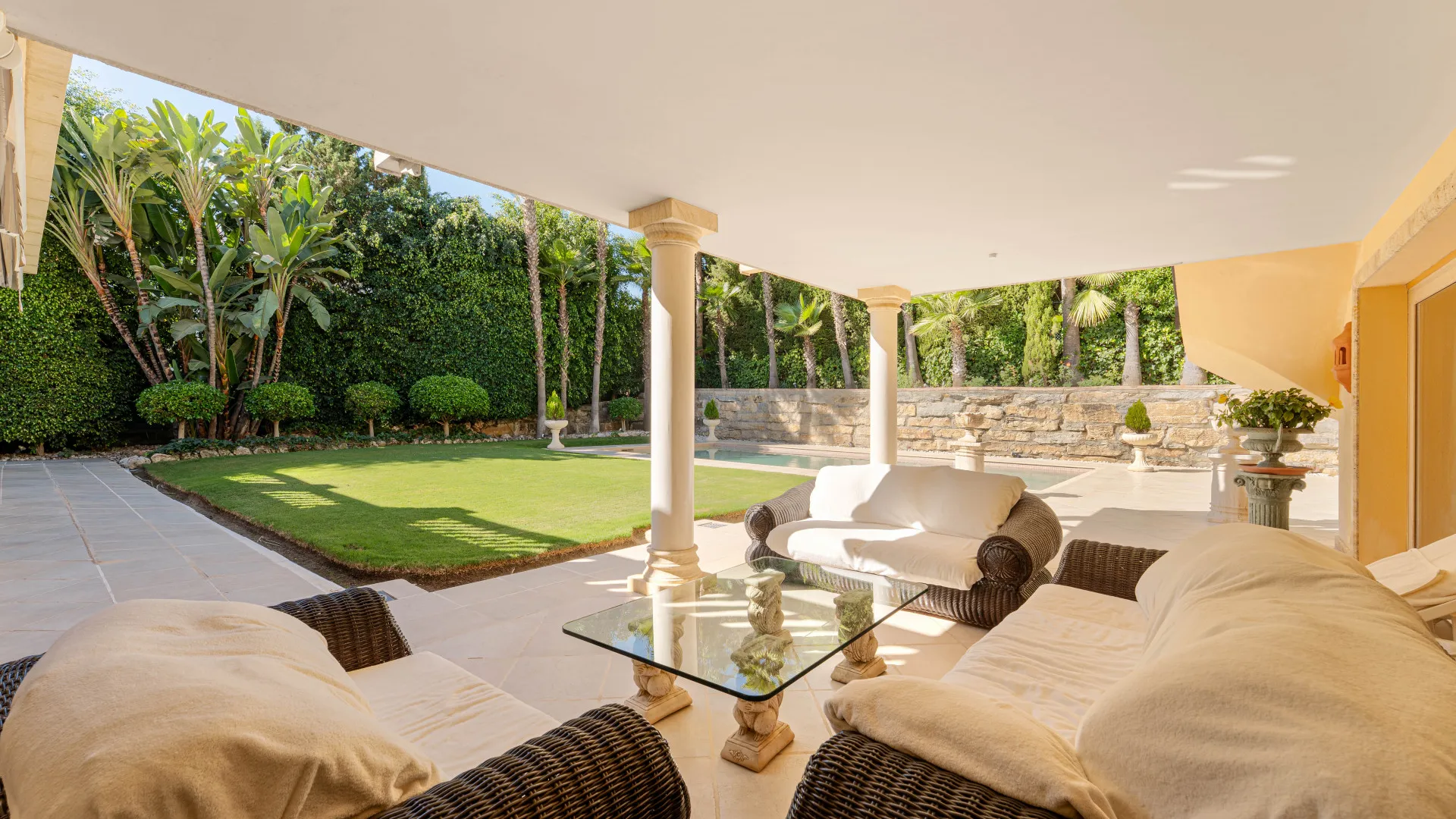 Buy Nueva Andalucia villa with 5 bedrooms