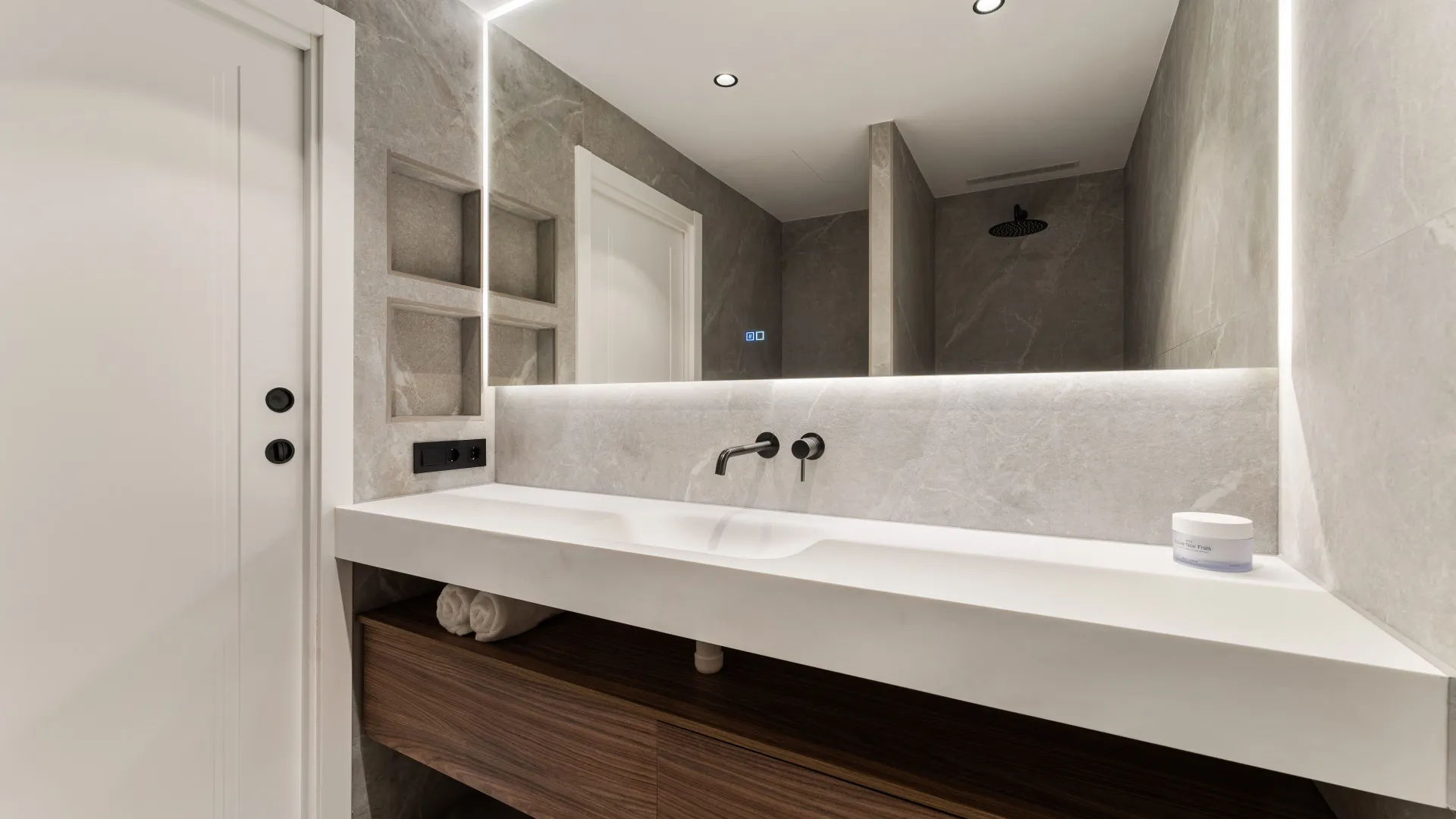 Duplex for sale in Las Colinas de Marbella
