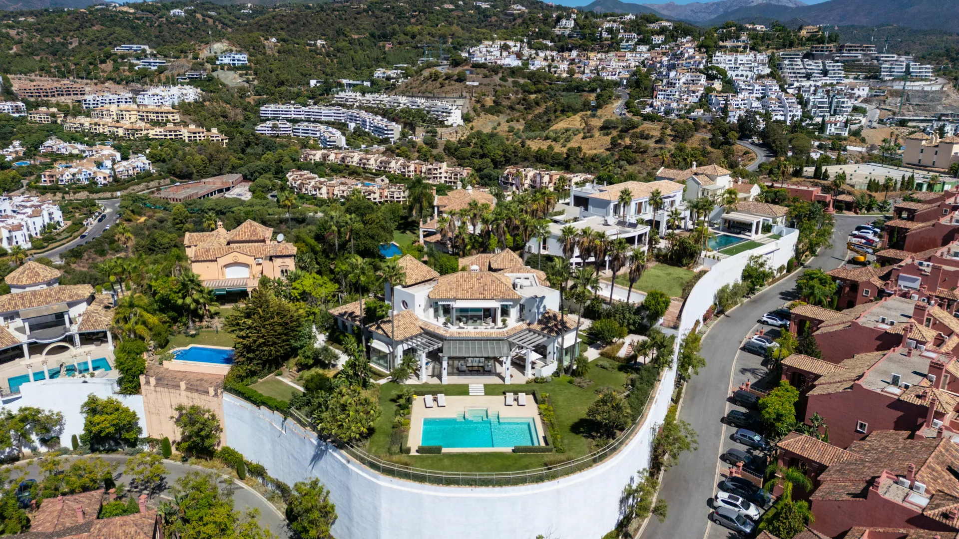 For sale Monte Halcones 7 bedrooms villa
