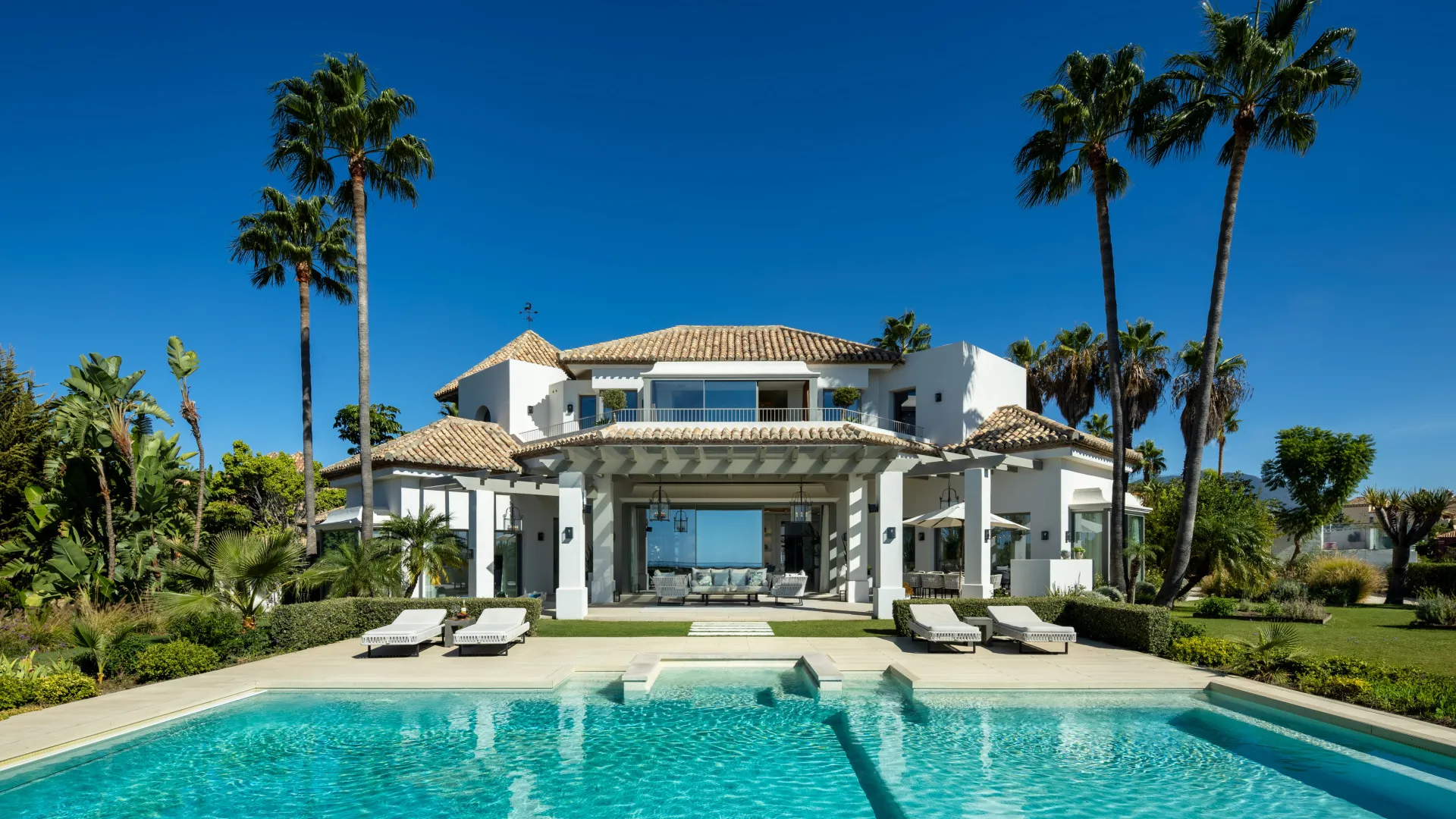 For sale Monte Halcones 7 bedrooms villa