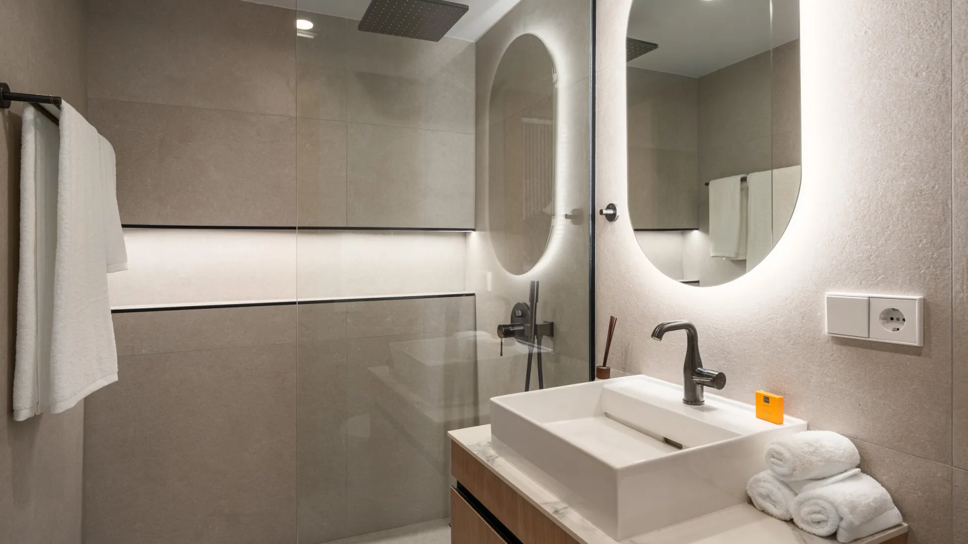 Apartamento a la venta con 3 dormitorios en Palacetes Los Belvederes