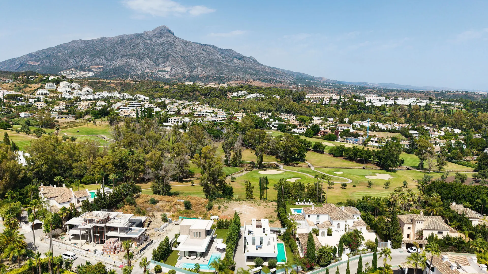 Buy 4 bedrooms villa in La Cerquilla