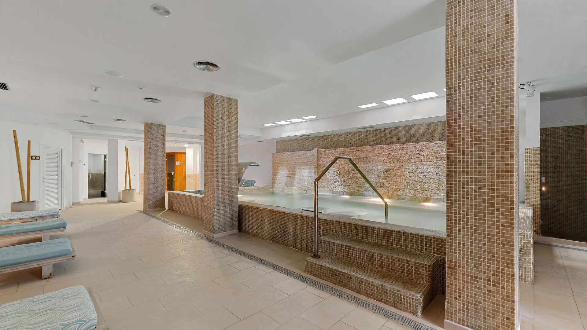 For sale duplex with 4 bedrooms in Aloha Hill Club