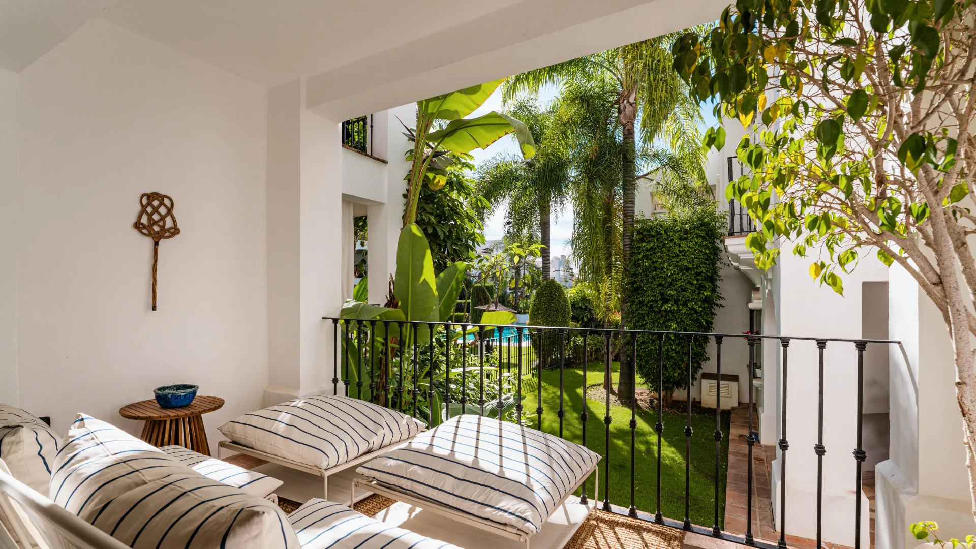 3 bedrooms apartment in Sierra Blanca for sale