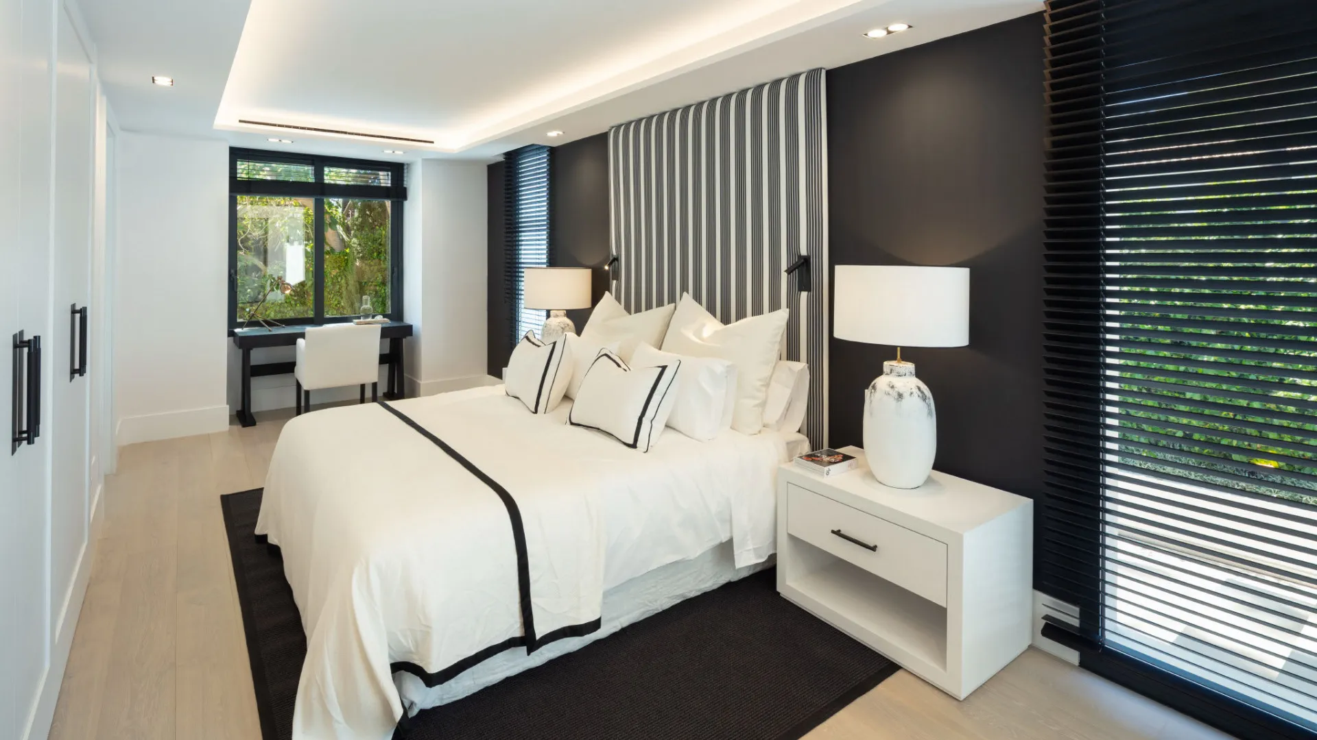 For sale villa in Nueva Andalucia with 5 bedrooms