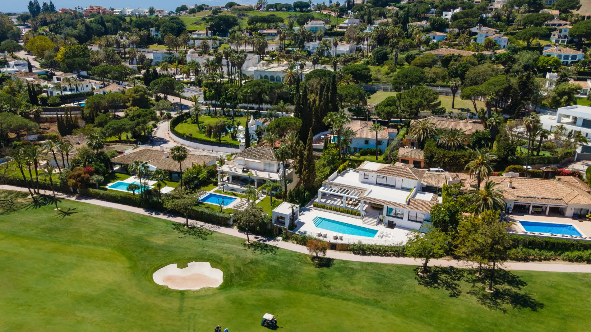 For sale villa in Nueva Andalucia with 5 bedrooms