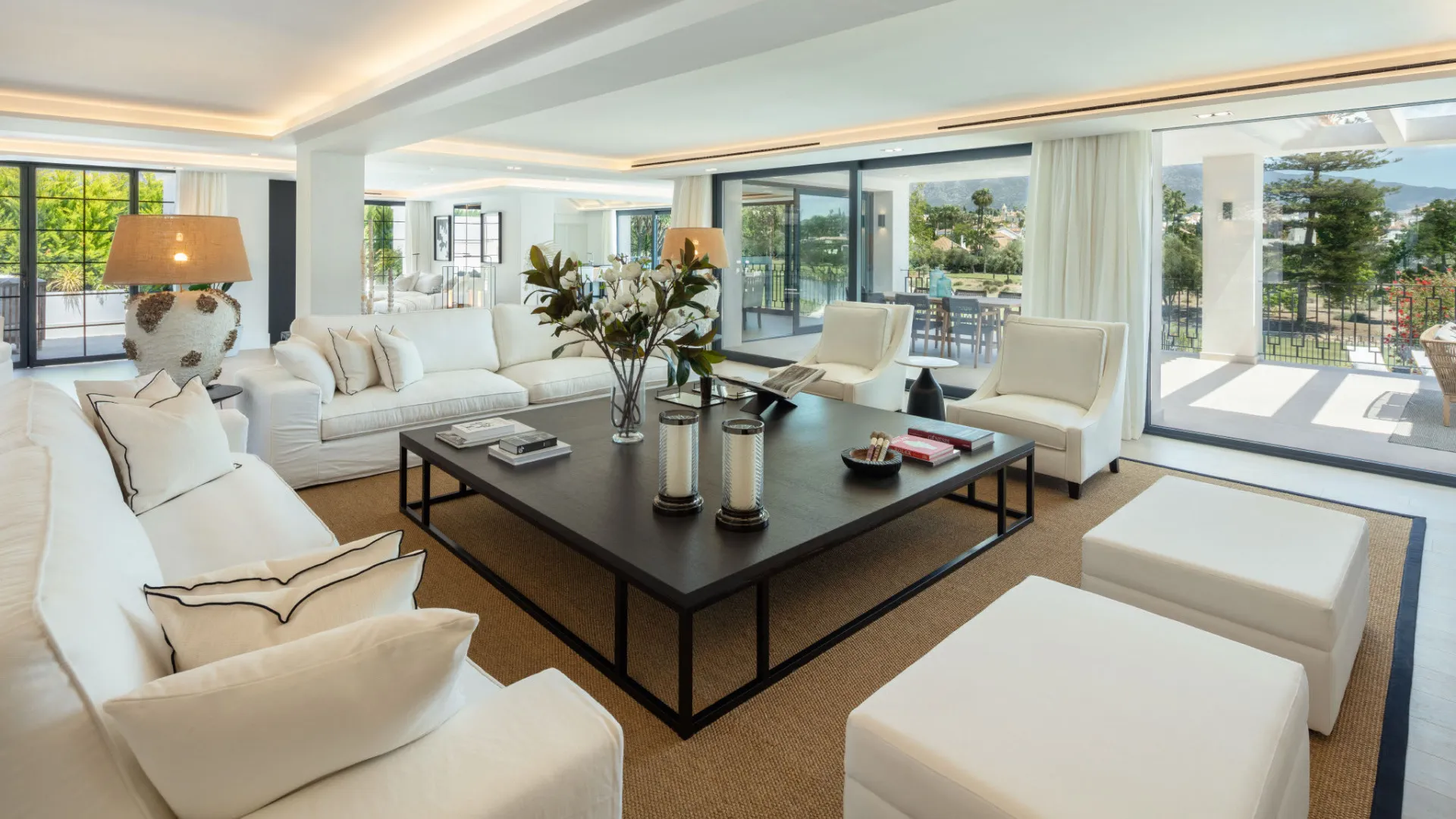 For sale villa in Nueva Andalucia with 5 bedrooms