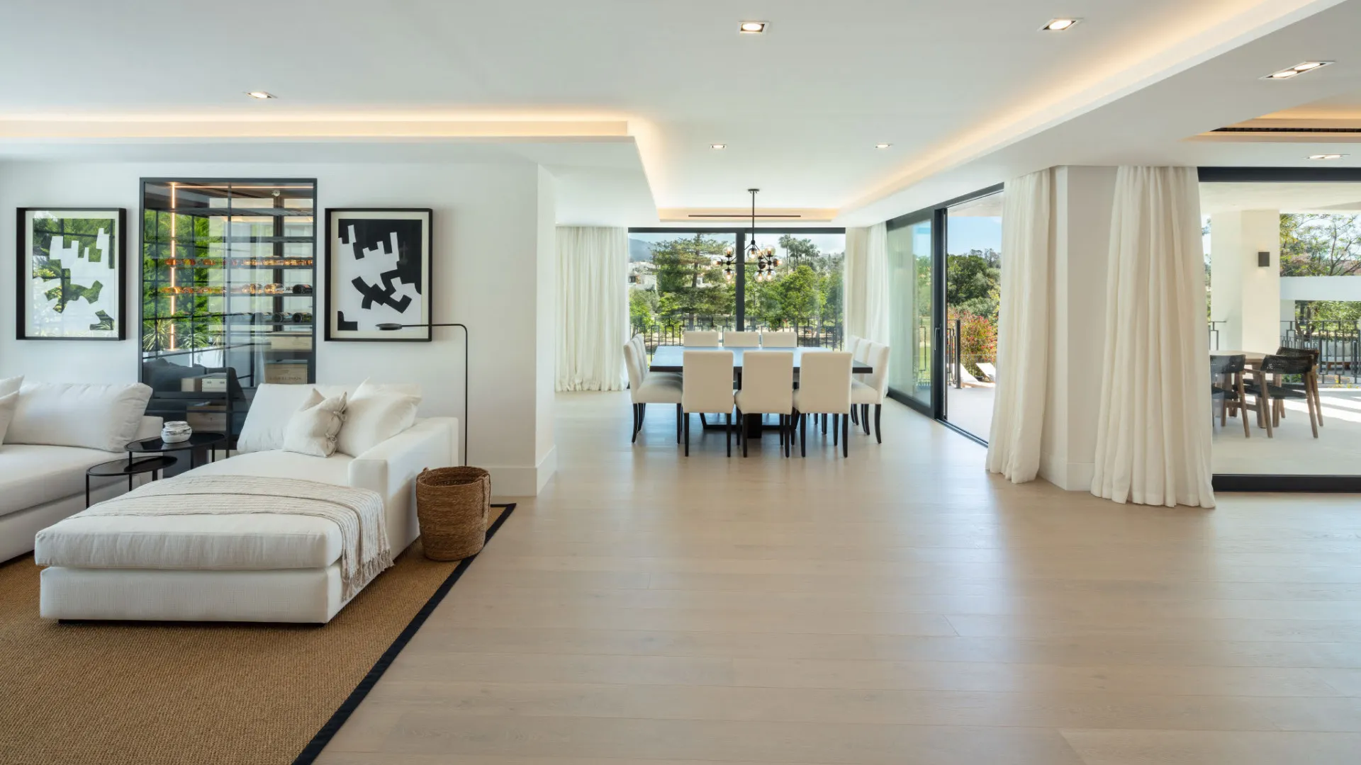 For sale villa in Nueva Andalucia with 5 bedrooms