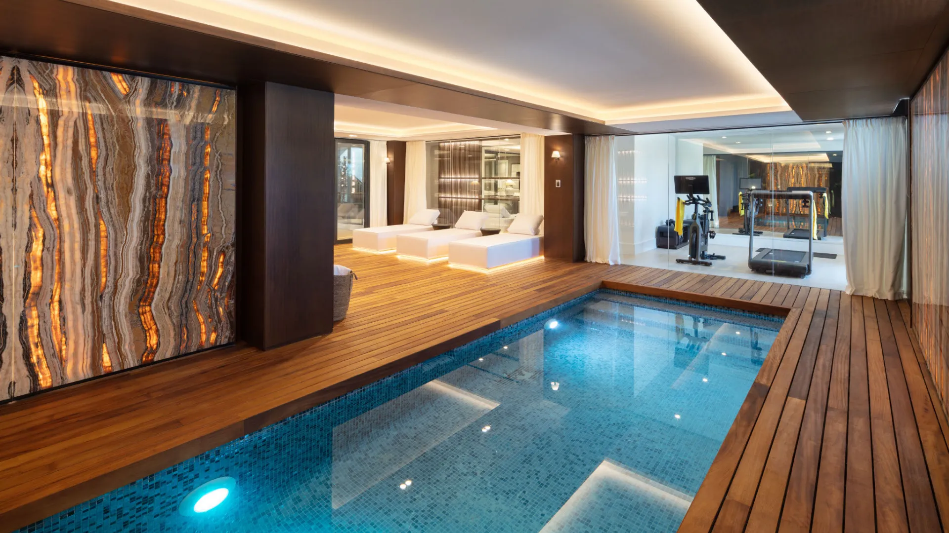 For sale villa in Nueva Andalucia with 5 bedrooms