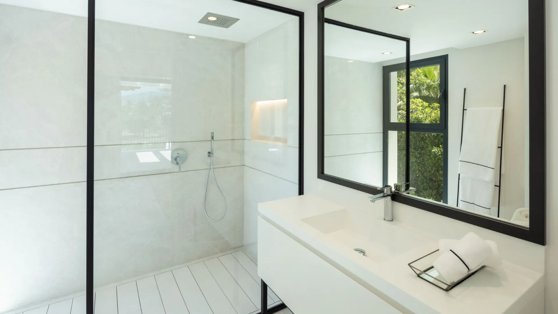 For sale villa in Nueva Andalucia with 5 bedrooms