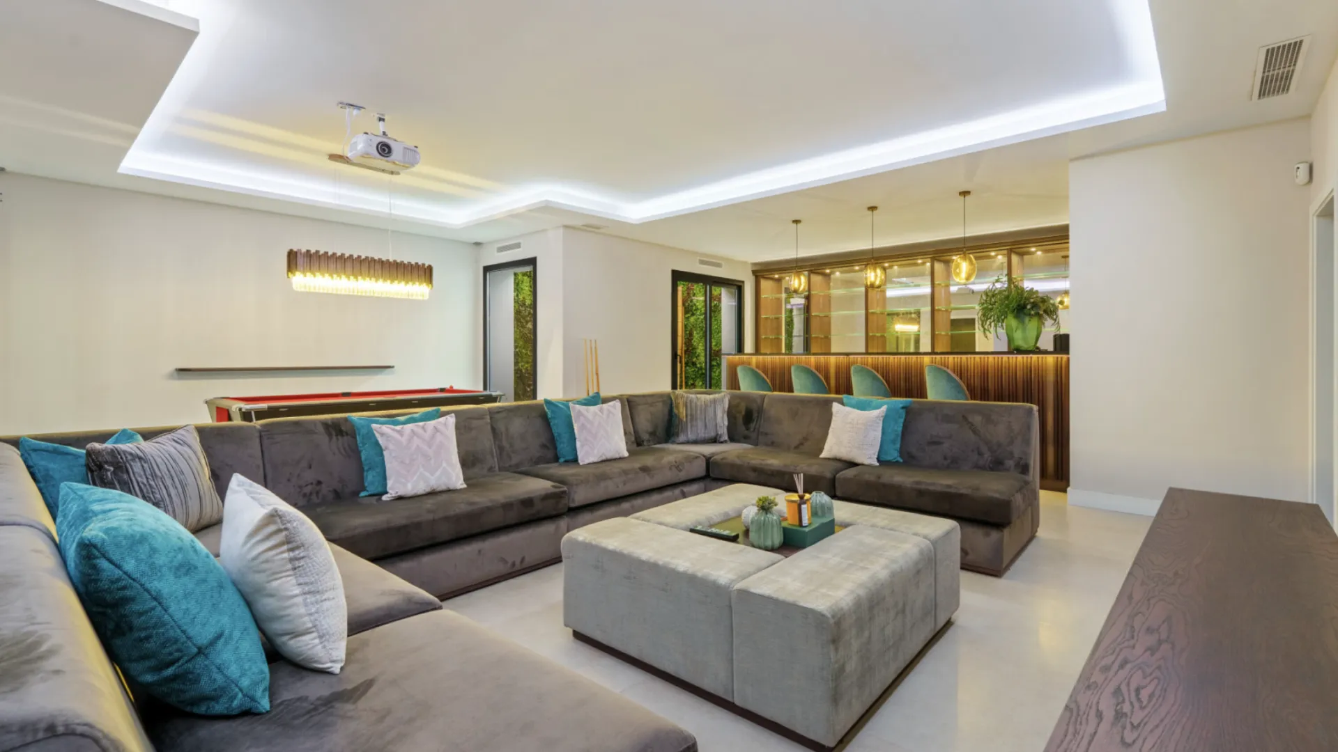 Villa con 6 dormitorios a la venta en La Quinta