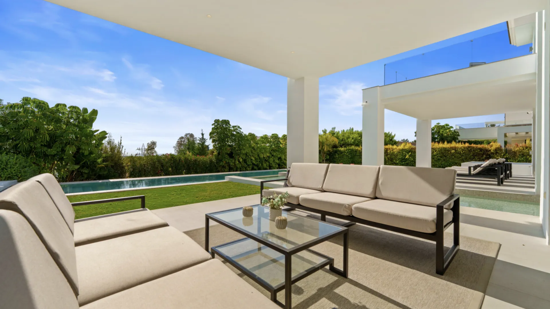 Villa con 6 dormitorios a la venta en La Quinta