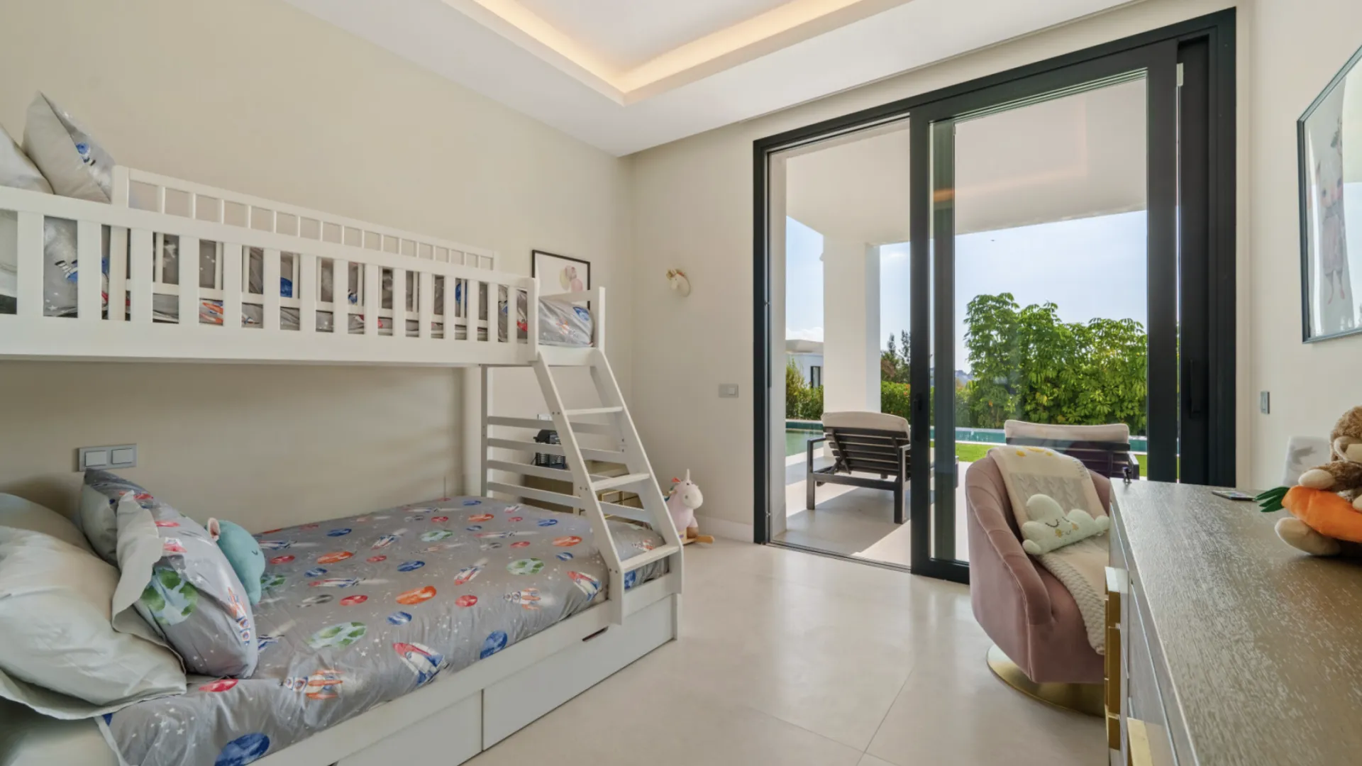 Villa con 6 dormitorios a la venta en La Quinta