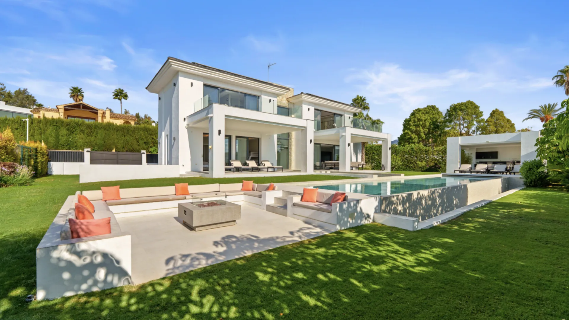 Villa con 6 dormitorios a la venta en La Quinta