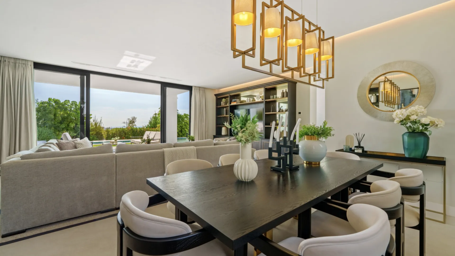 Villa con 6 dormitorios a la venta en La Quinta