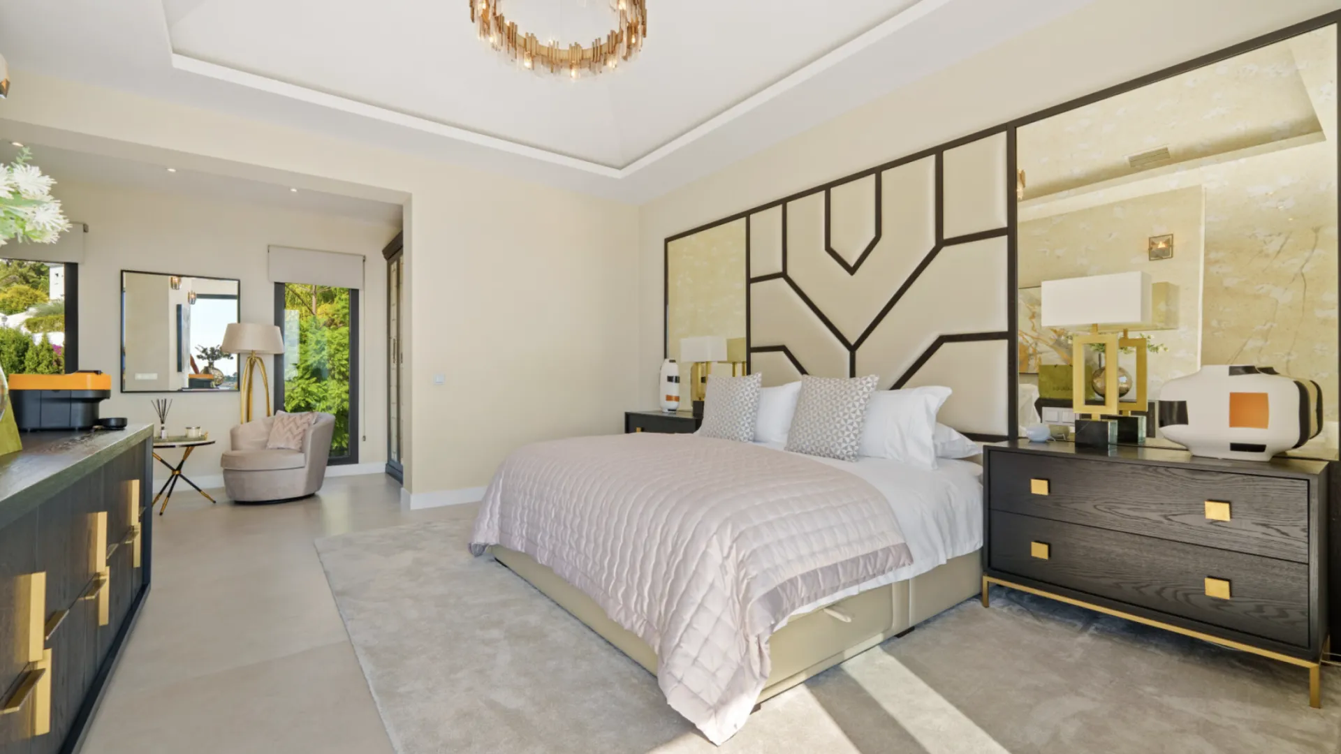 Villa con 6 dormitorios a la venta en La Quinta