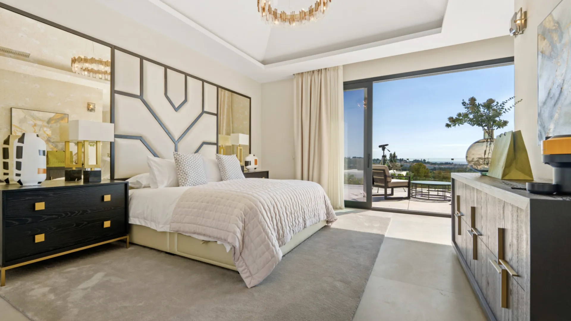 Villa con 6 dormitorios a la venta en La Quinta