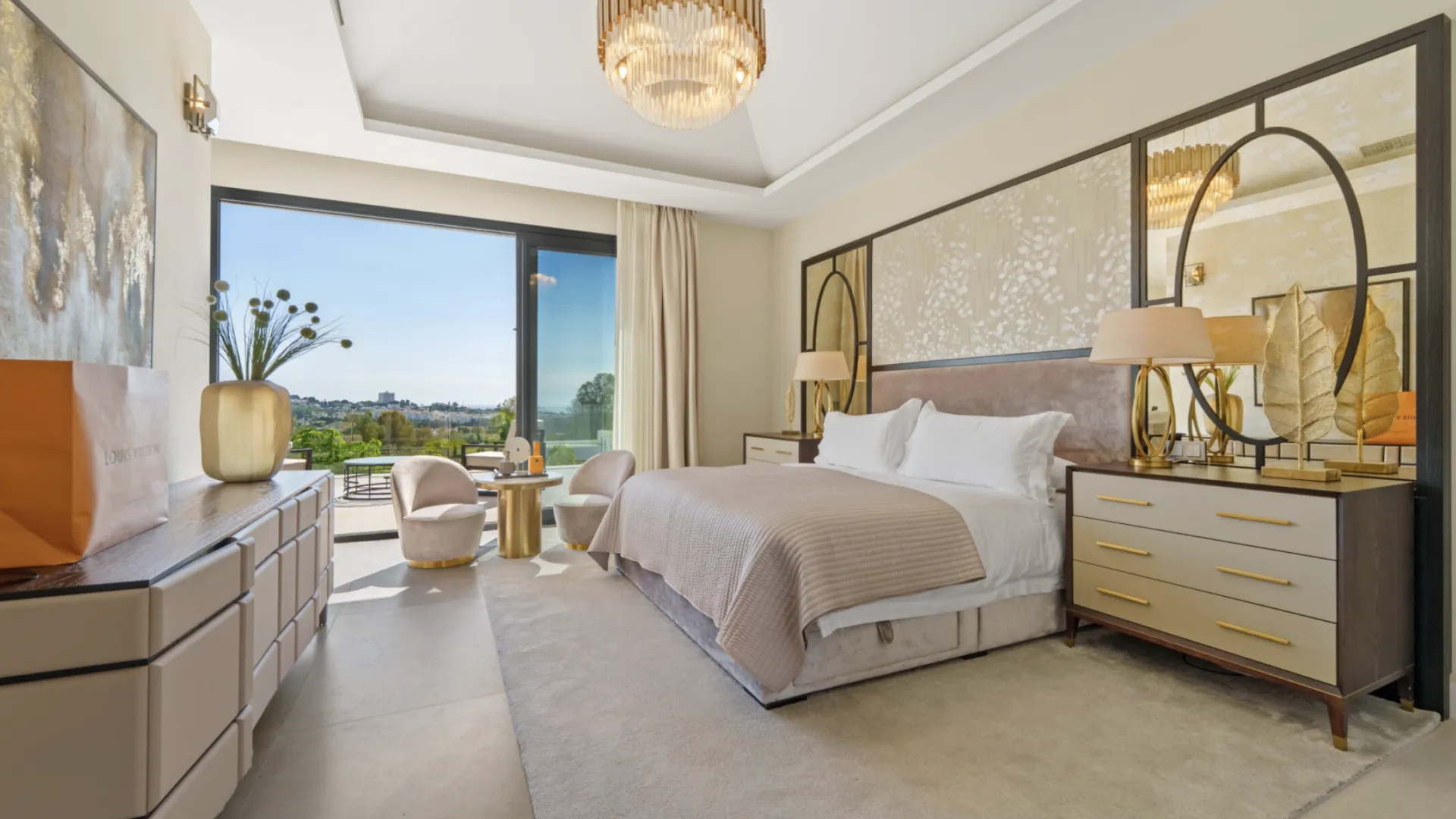 Villa con 6 dormitorios a la venta en La Quinta