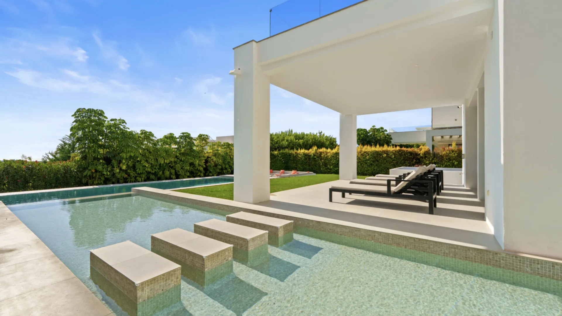 Villa con 6 dormitorios a la venta en La Quinta