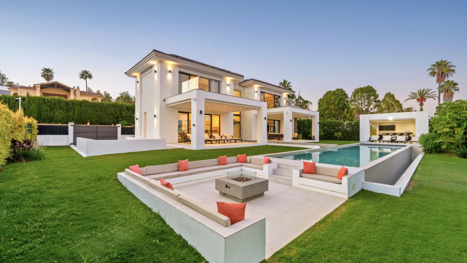 Villa con 6 dormitorios a la venta en La Quinta