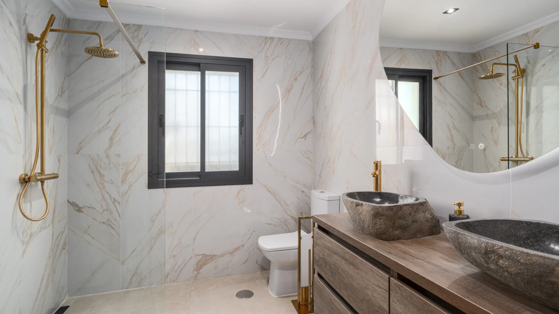 Buy Altos del Rodeo villa with 6 bedrooms
