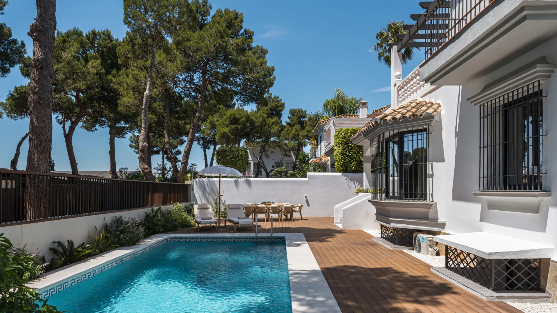 Buy Altos del Rodeo villa with 6 bedrooms