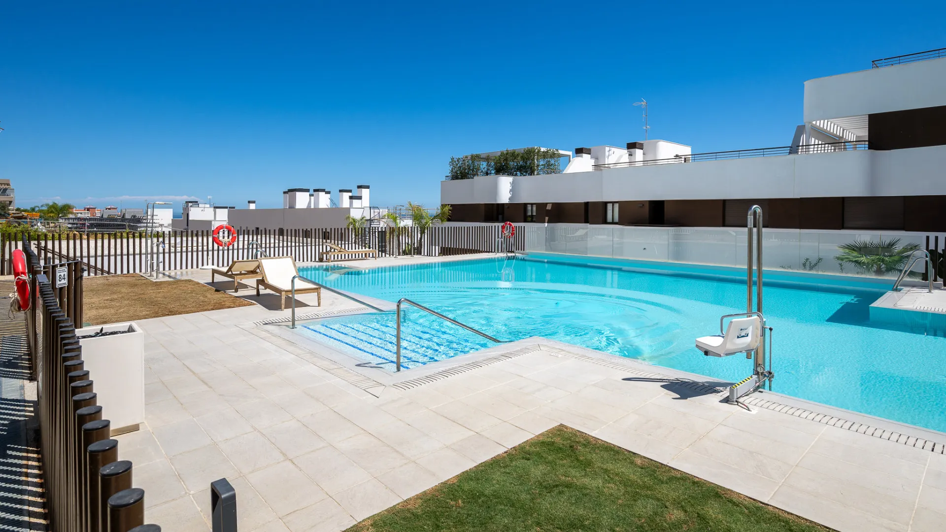 Comprar atico duplex con 3 dormitorios en Estepona