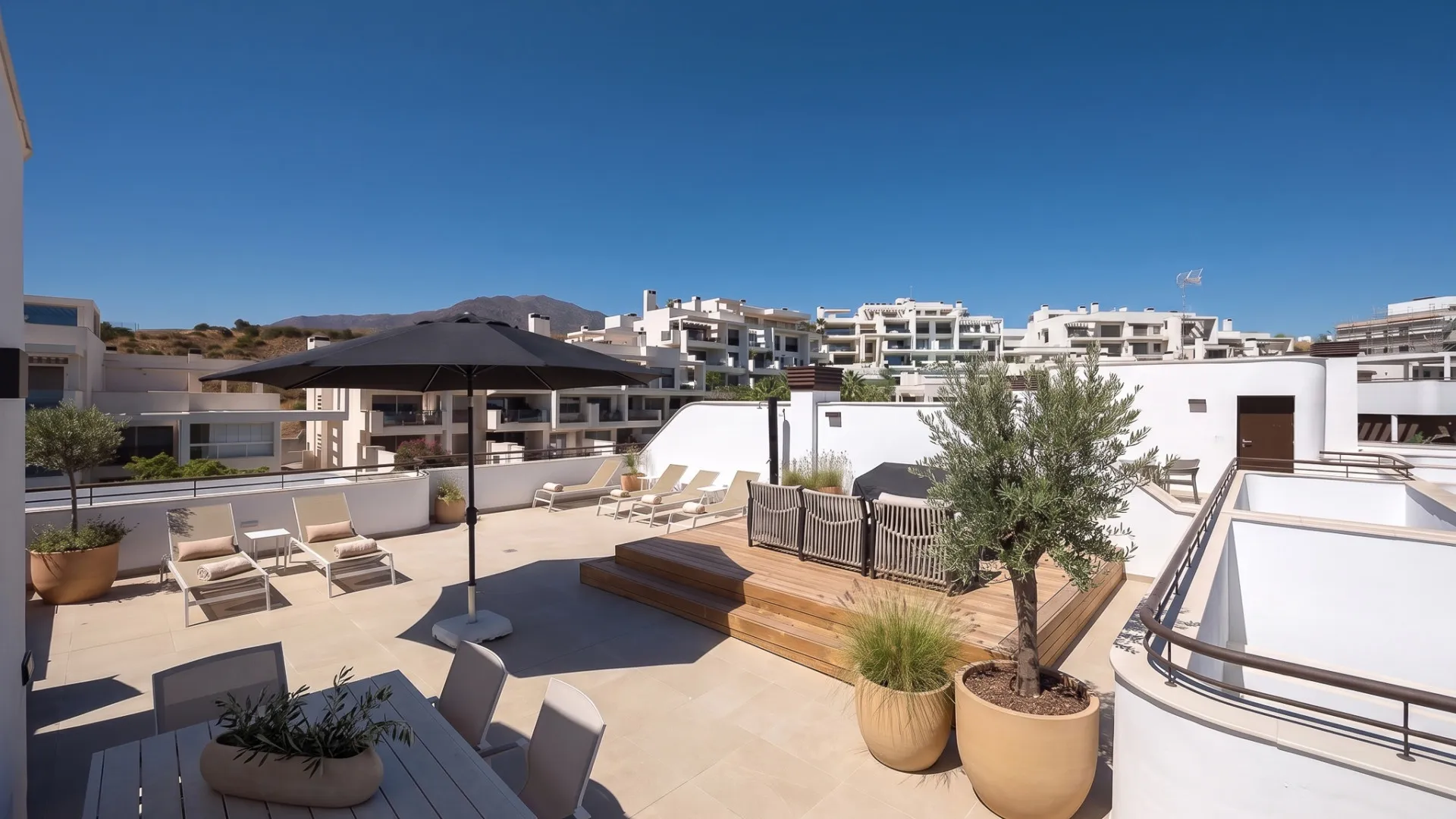 Comprar atico duplex con 3 dormitorios en Estepona