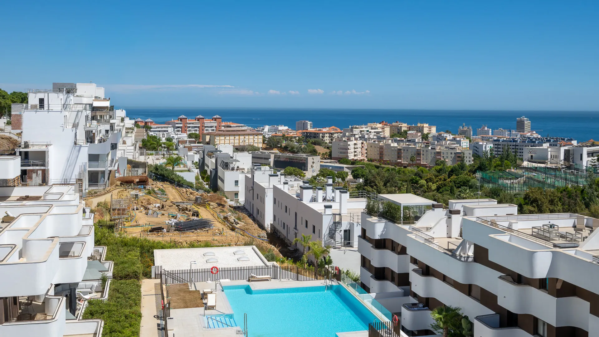 Comprar atico duplex con 3 dormitorios en Estepona